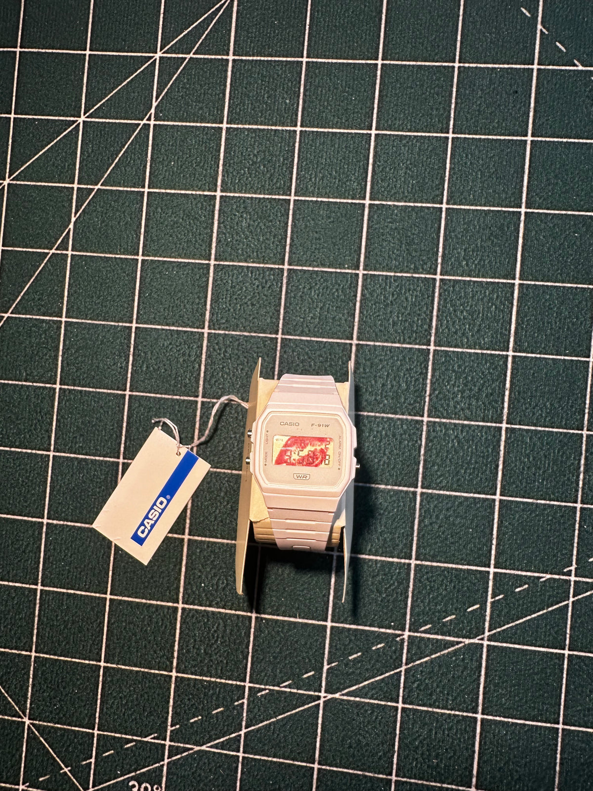 Casio F-91W Kiss Kiss