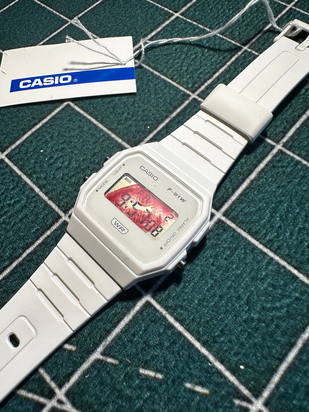 Casio F-91W Kiss Kiss