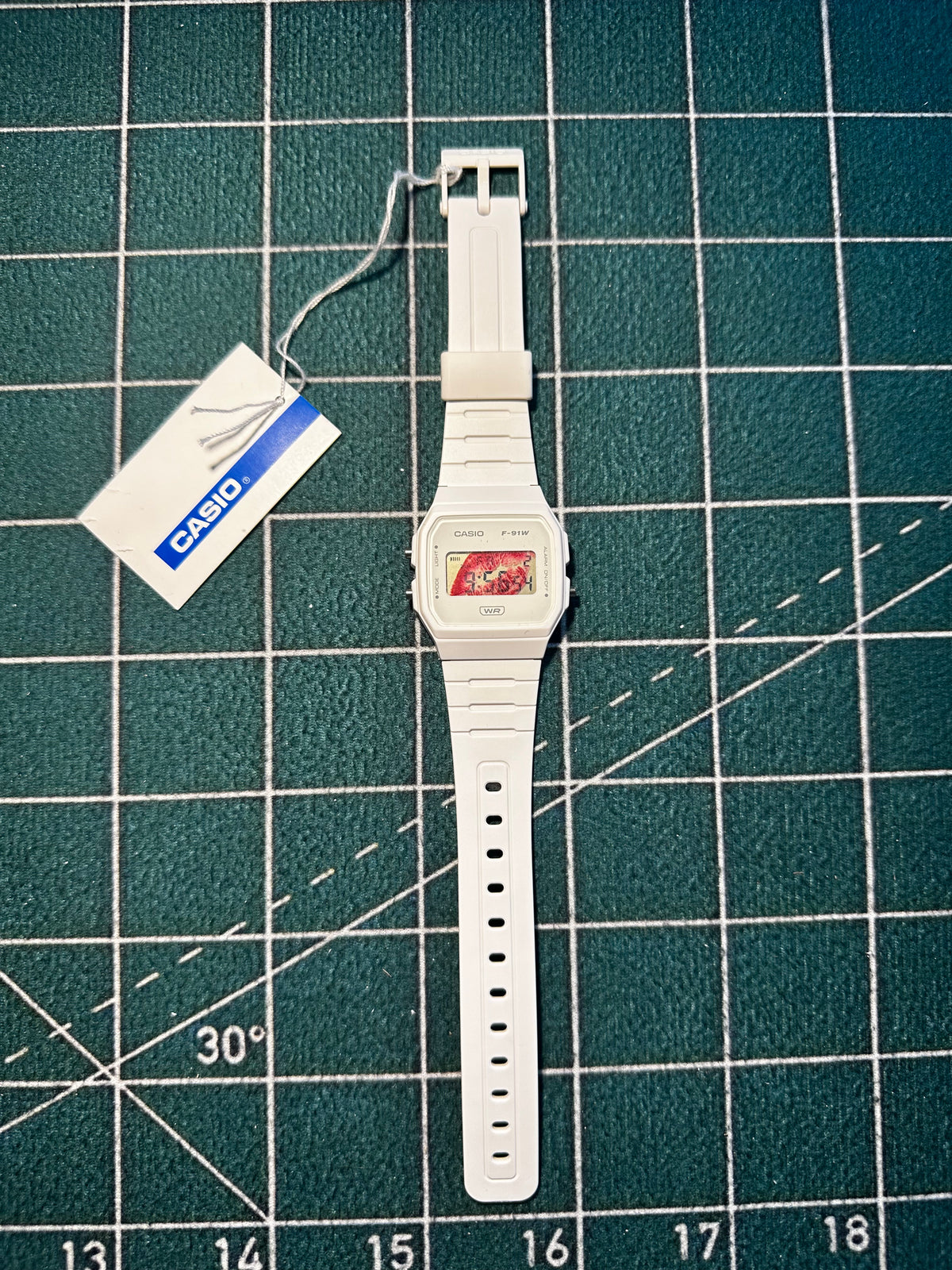 Casio F-91W Kiss Kiss