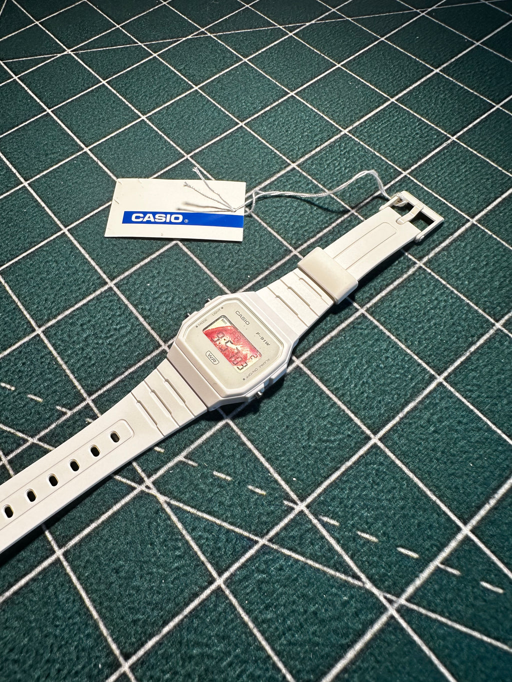 Casio F-91W Kiss Kiss